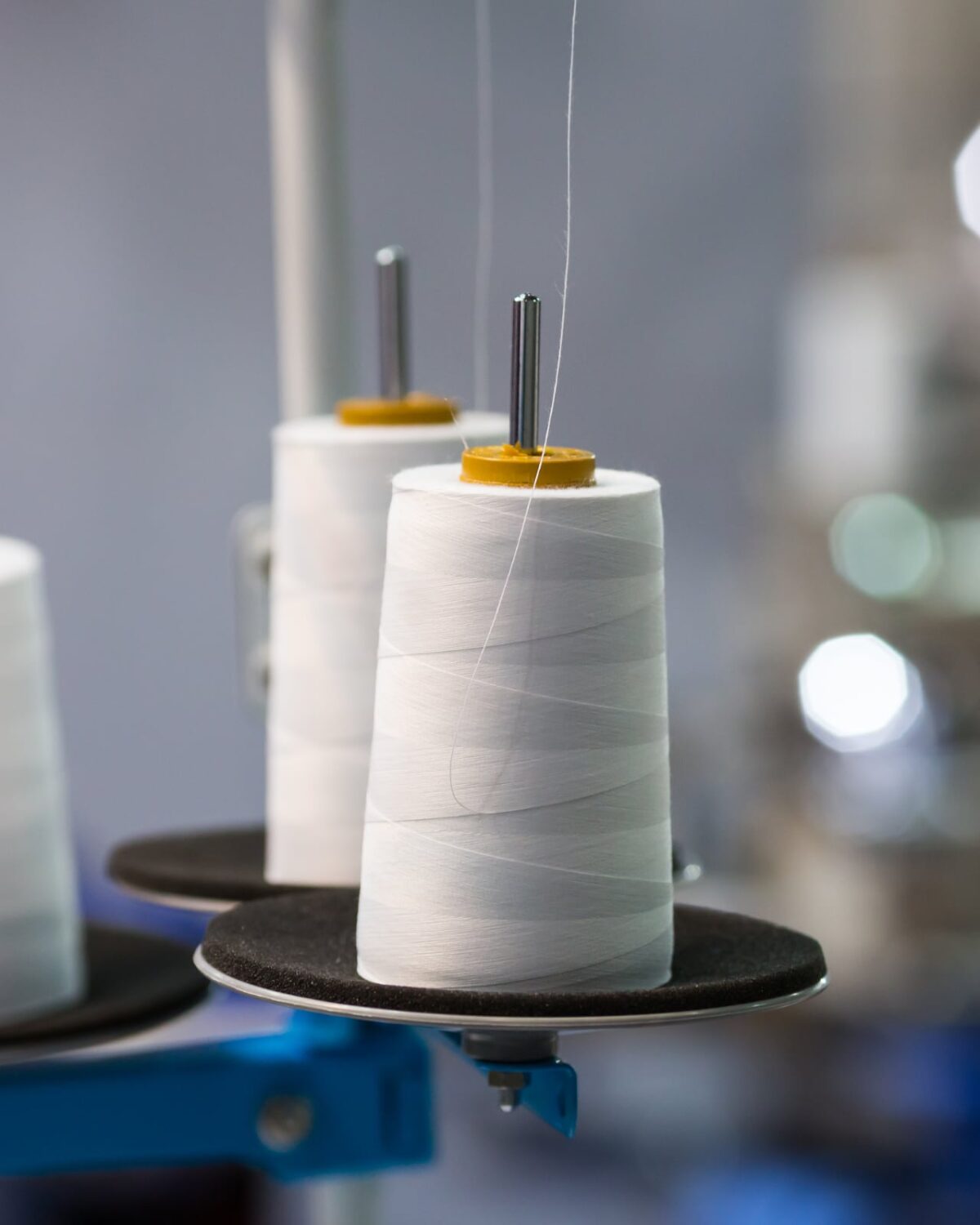 Нитки швейные 50/2 полиэстер белые — изображение 1