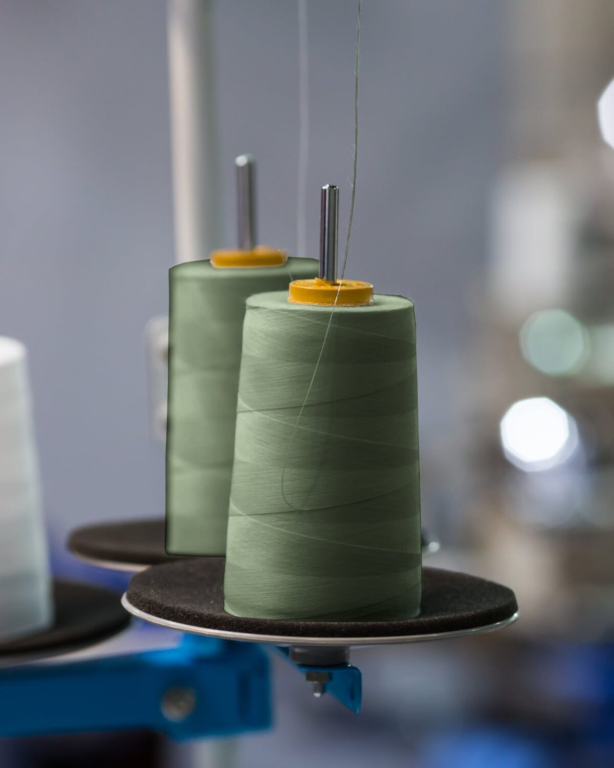 khaki-threads Нитки швейные 50/2 полиэстер хаки