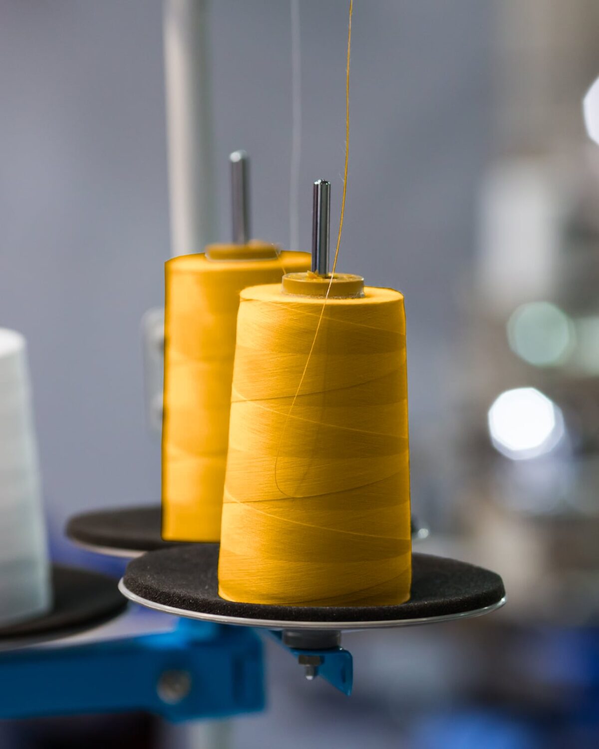 Нитки швейные 70ЛЛ армированные горчичные